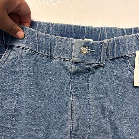 jeans size L but in numerical size it is like 14 -16 it is elastic at the waist - Picture 6 of 8